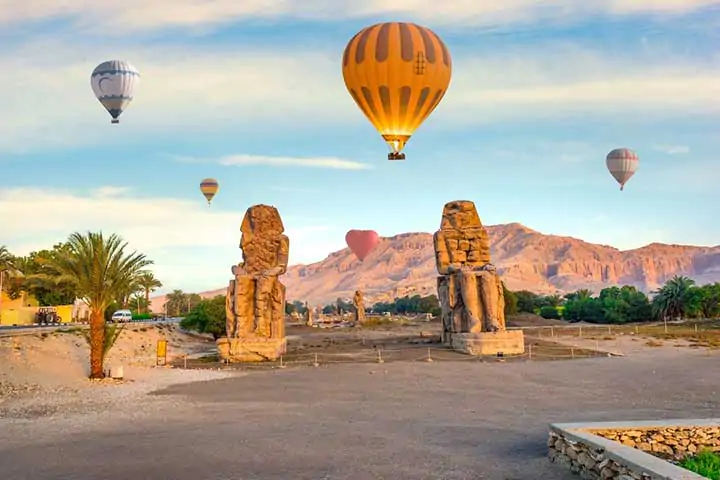 You will pass by the famous Colossi of Memnon, and the great Temple of Habu  (Duration: 1 hour)