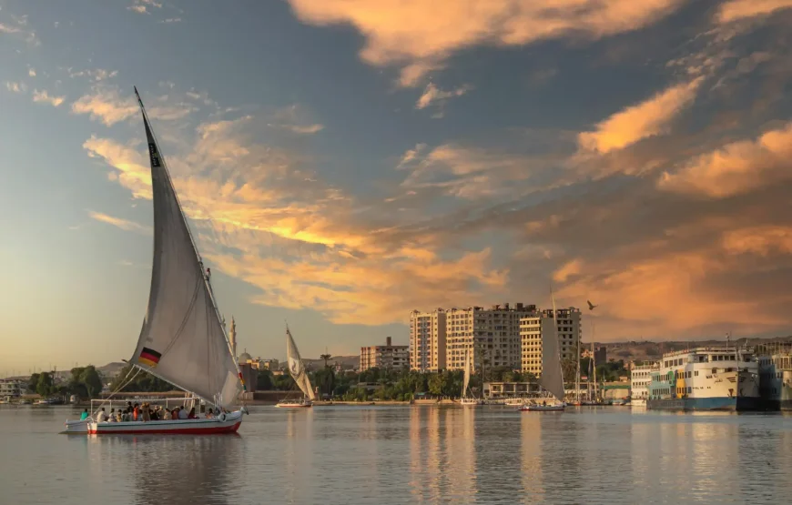 Experience the Magic of Cairo with a Nile Cruise Dinner