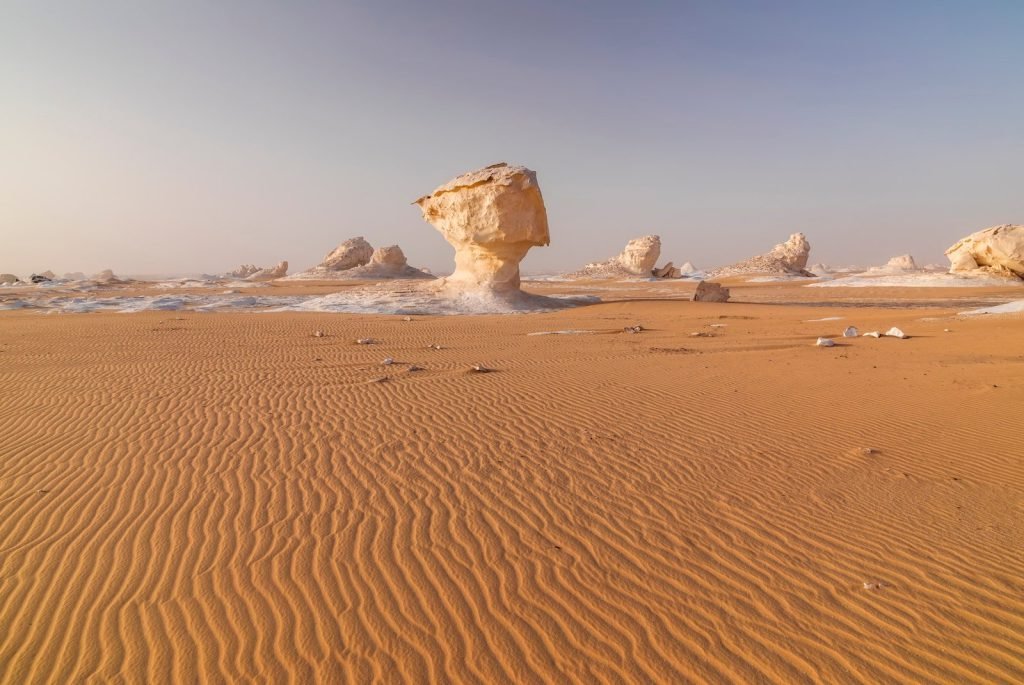 2-tägige Reise: Oase Bahariya und Weiße Wüste ab Kairo – Foto 2 von 7